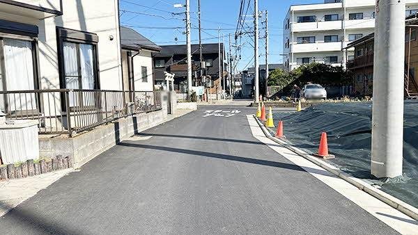 前面道路含む外観