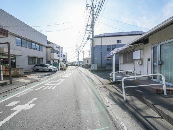 前面道路含む外観