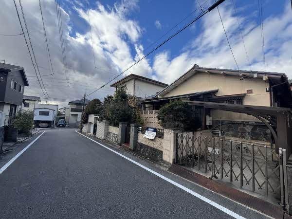 前面道路含む外観