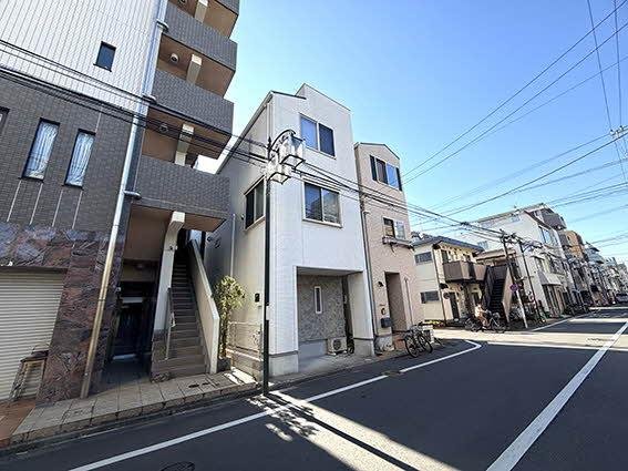 前面道路含む外観