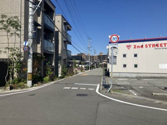 前面道路含む外観