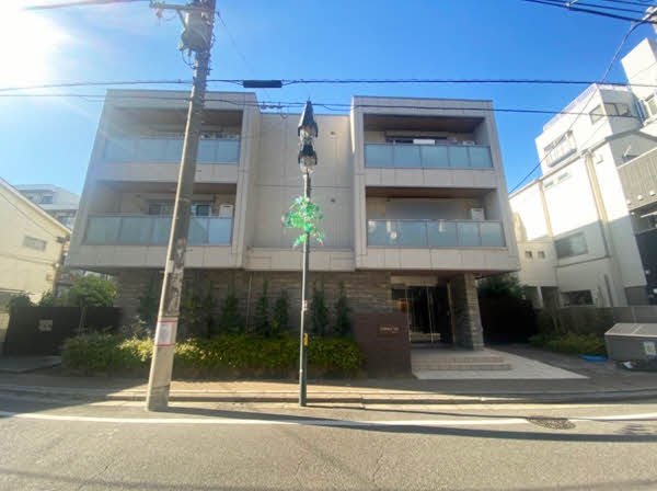 前面道路含む外観