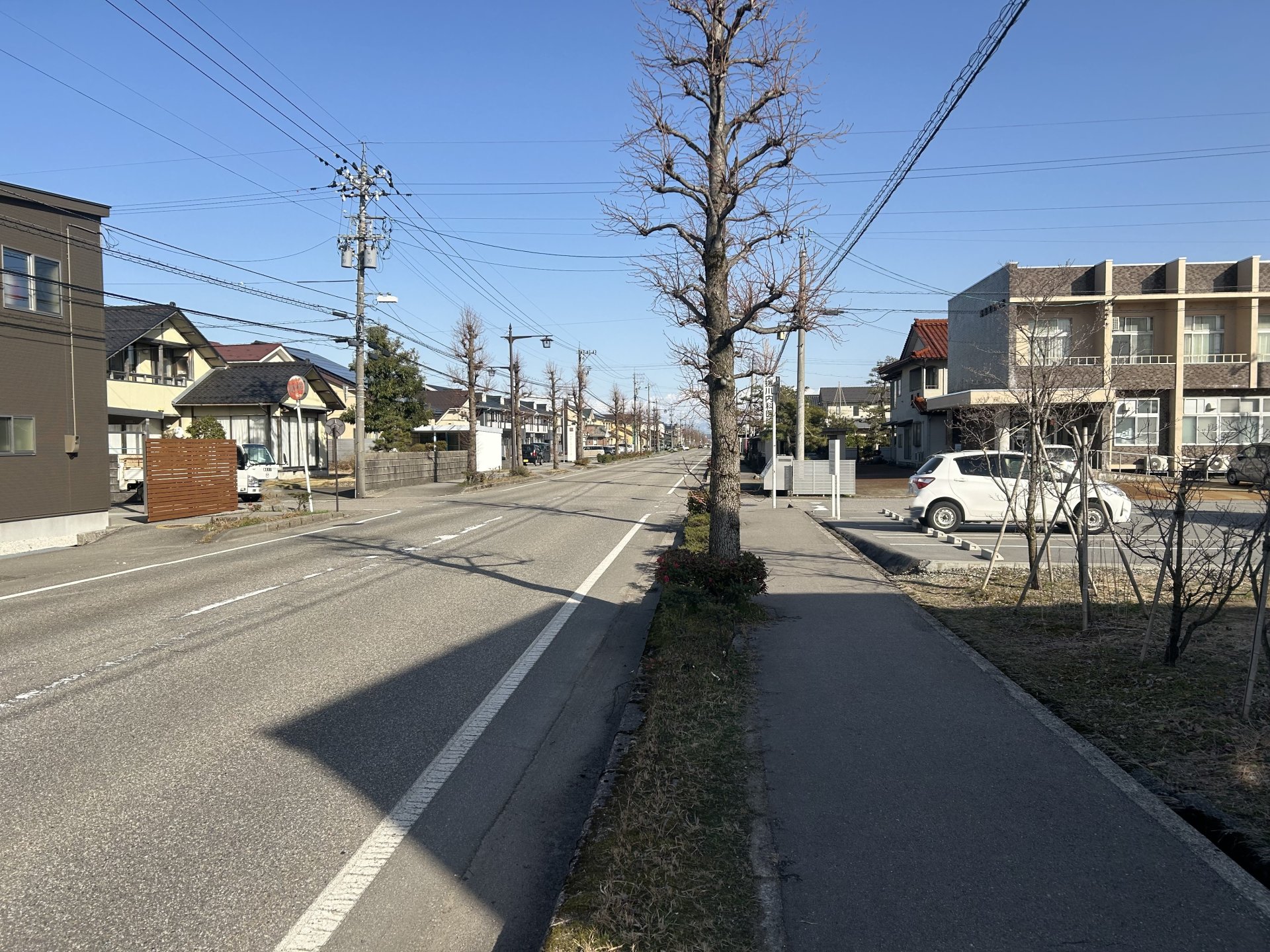 前面道路含む外観