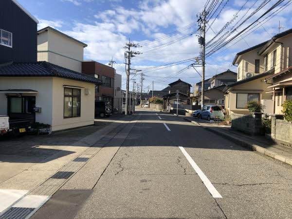 前面道路含む外観