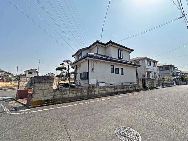 前面道路含む外観