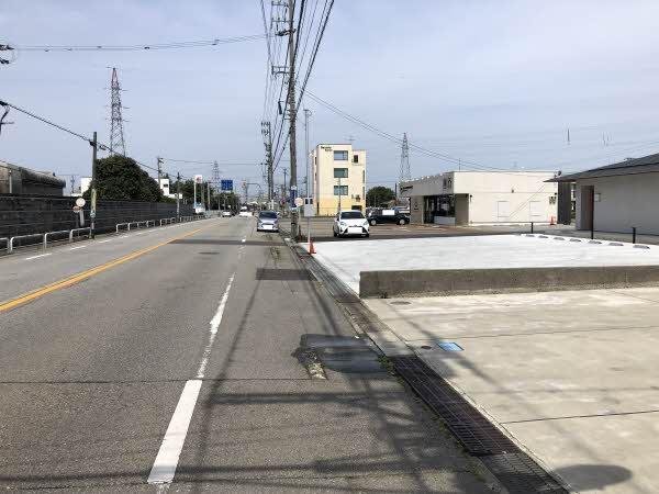 前面道路含む外観