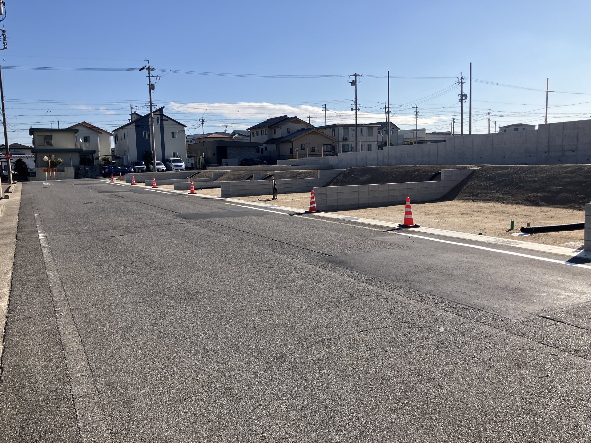 前面道路含む外観