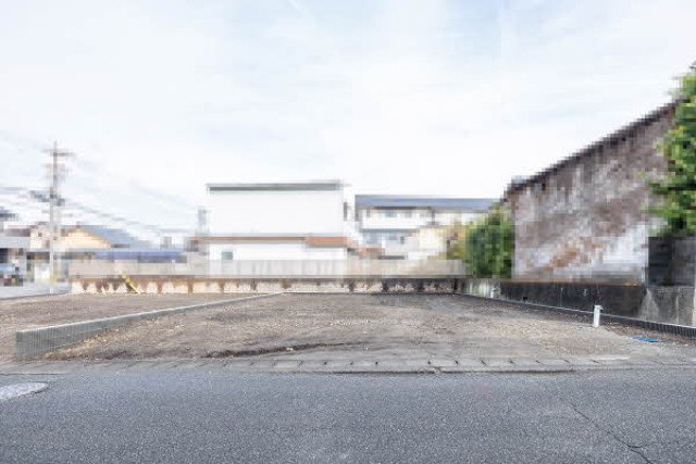 前面道路含む外観