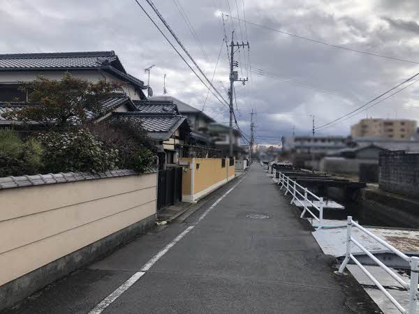 前面道路含む外観