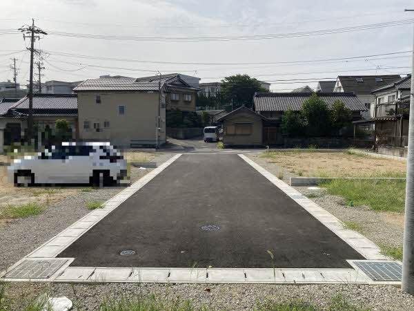 前面道路含む外観