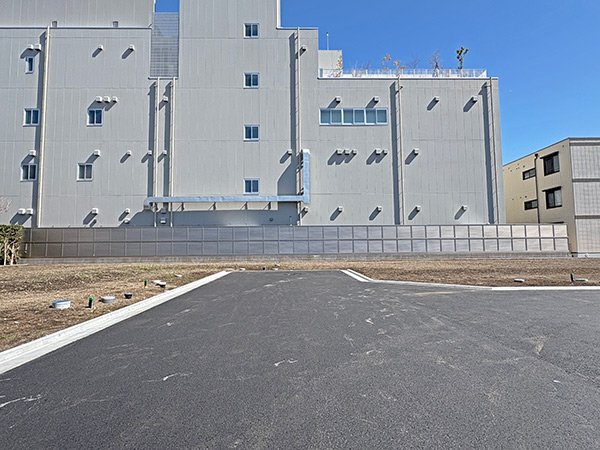 前面道路含む外観