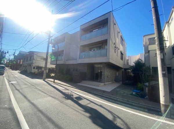 前面道路含む外観