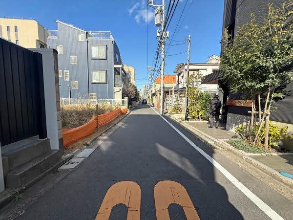 前面道路含む外観