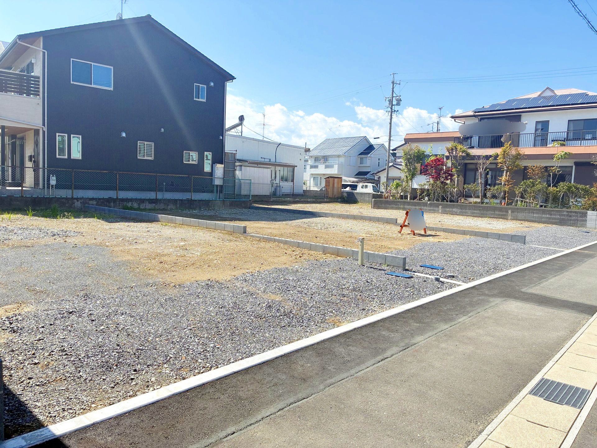 前面道路含む外観