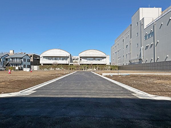 前面道路含む外観