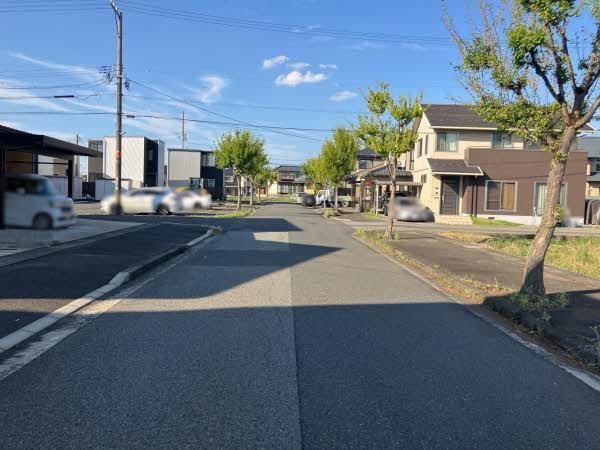 前面道路含む外観