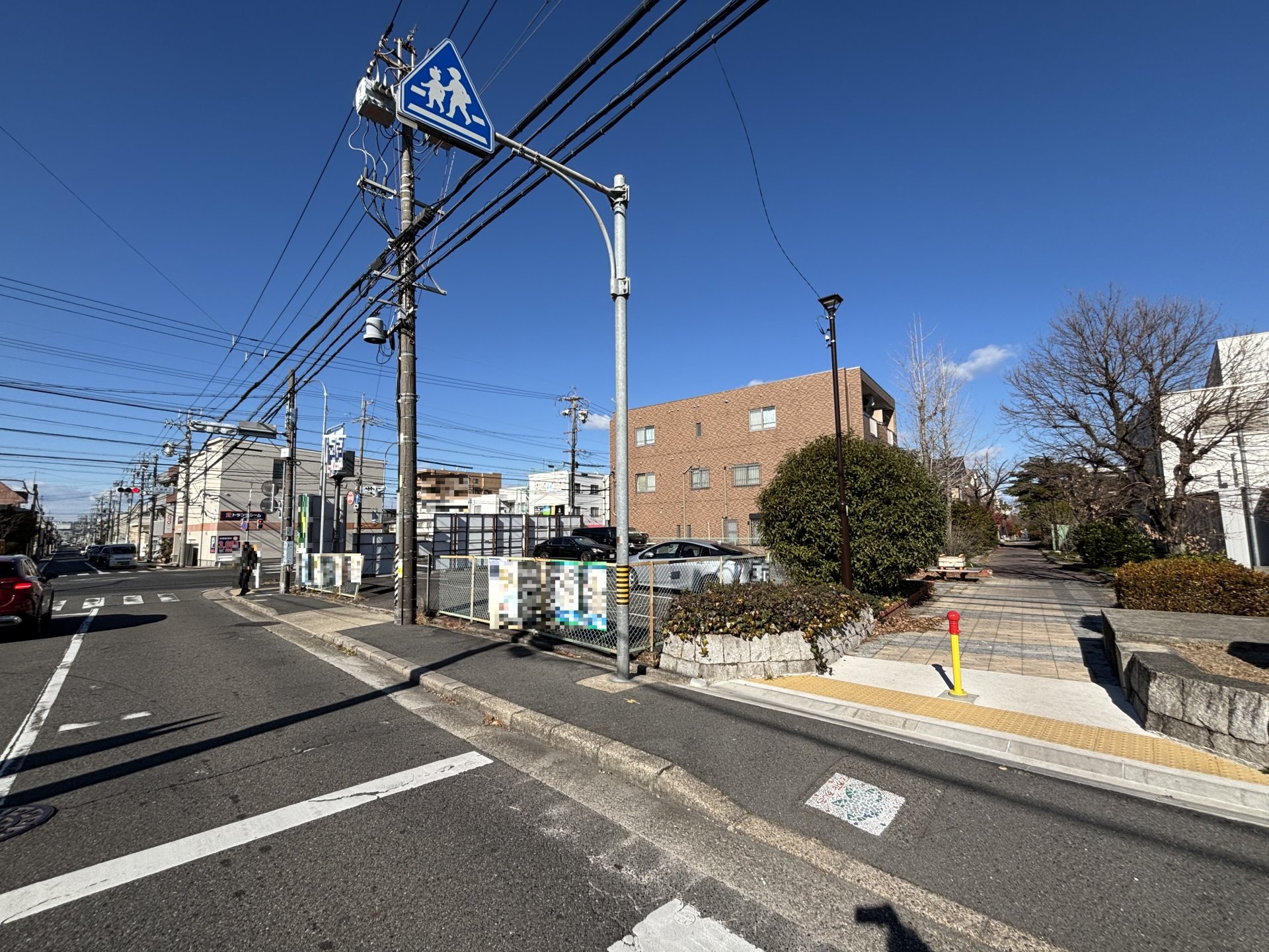 前面道路含む外観