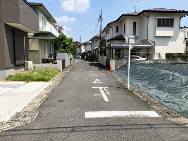 前面道路含む外観