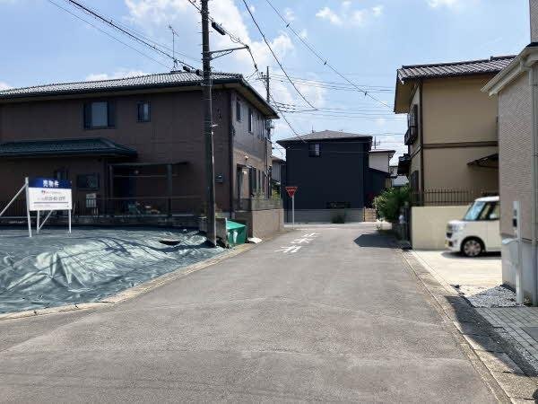 前面道路含む外観