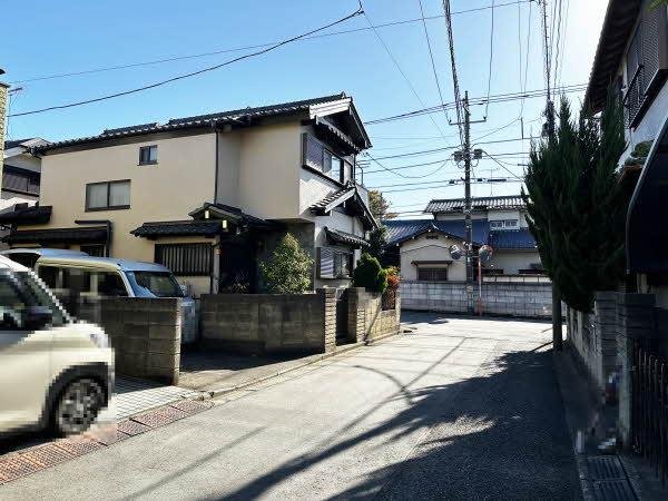 前面道路含む外観