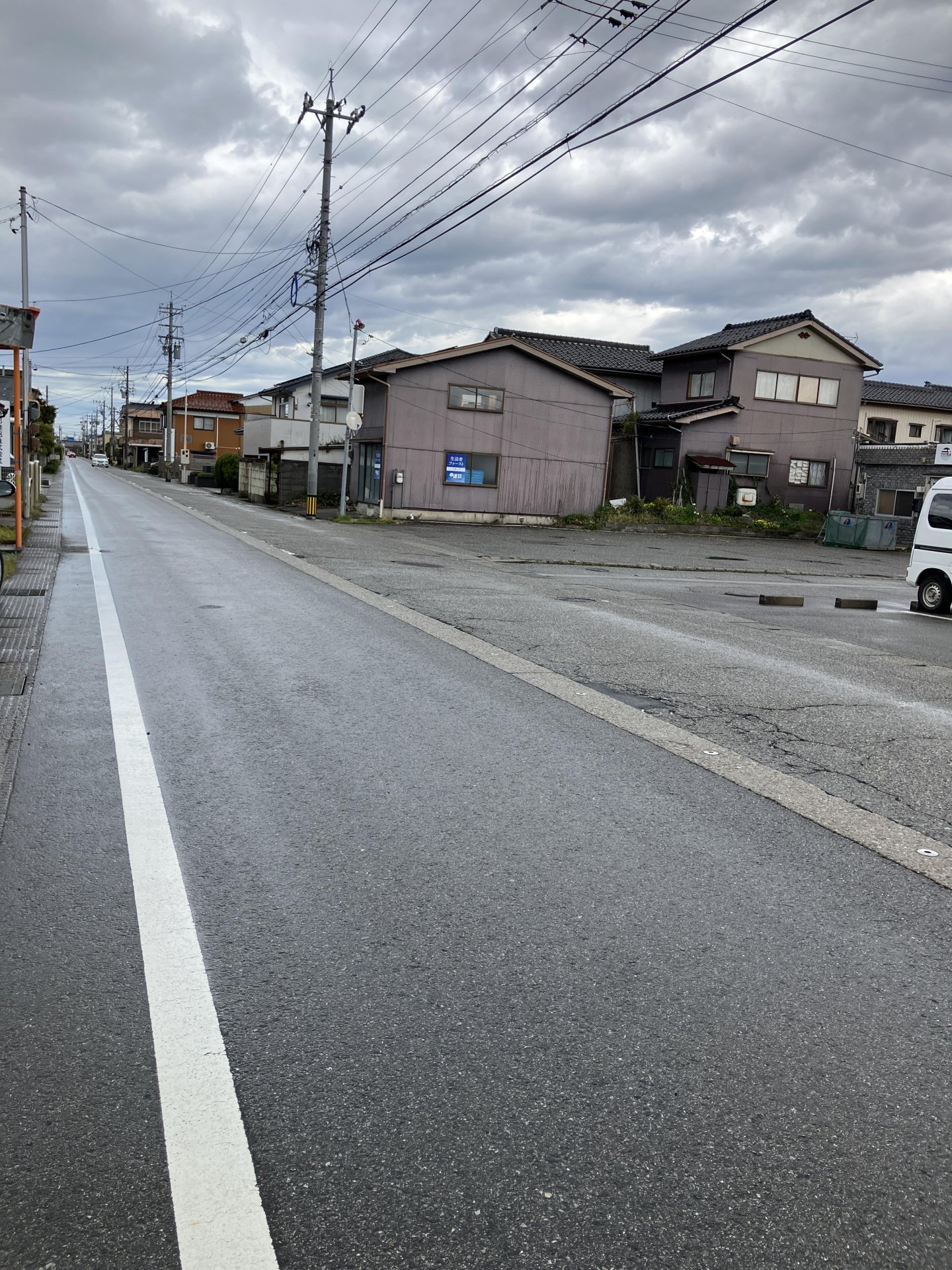 前面道路含む外観
