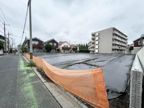 前面道路含む外観