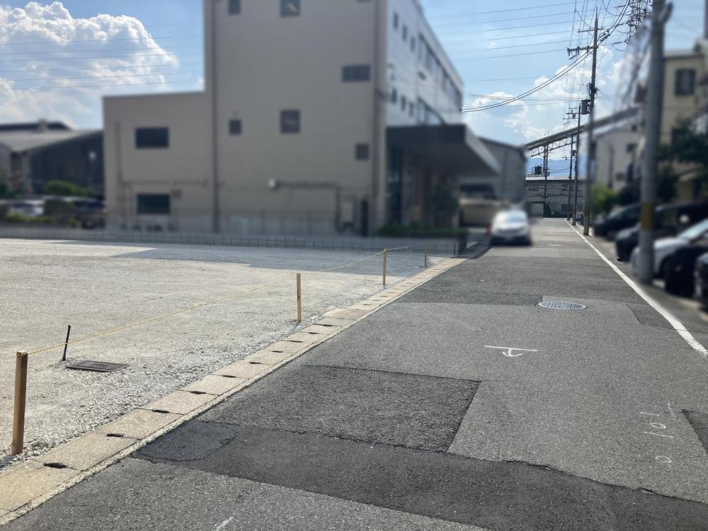 前面道路含む外観