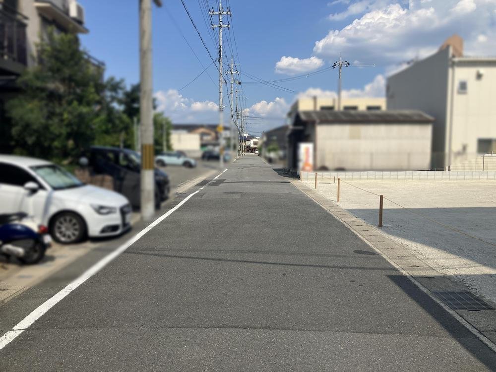 前面道路含む外観