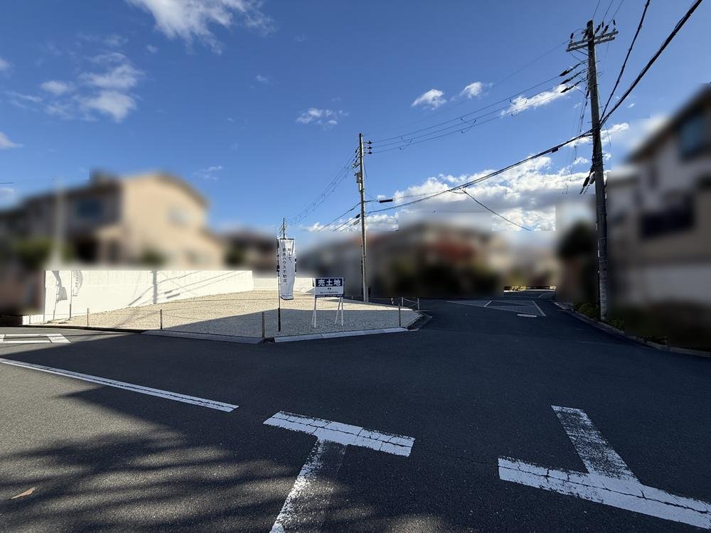 前面道路含む外観