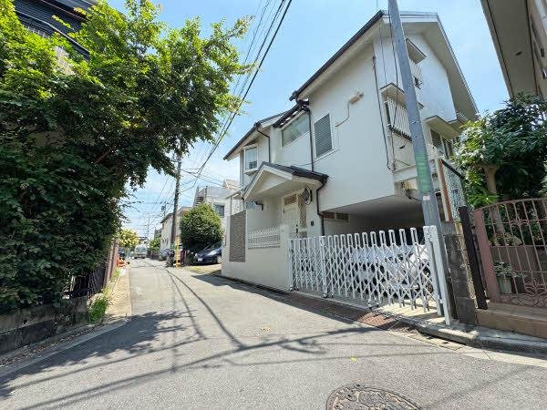 前面道路含む外観