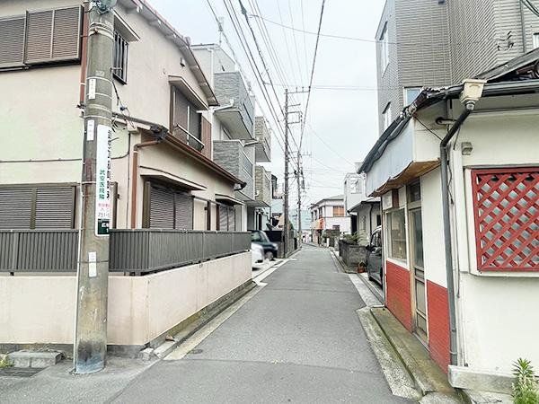 前面道路含む外観