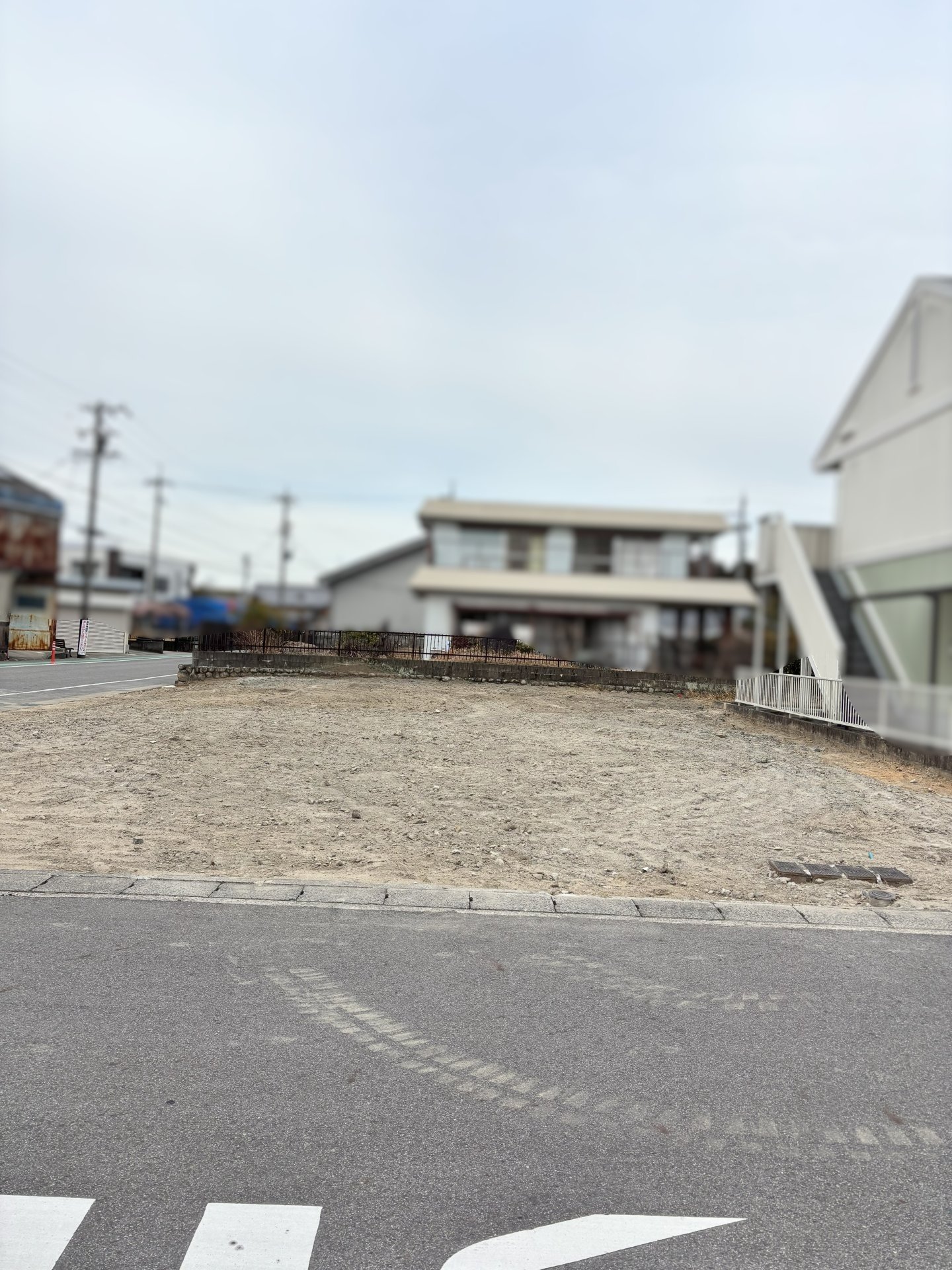 前面道路含む外観