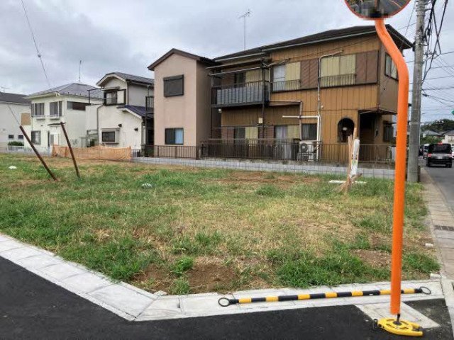 前面道路含む外観