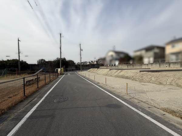 前面道路含む外観