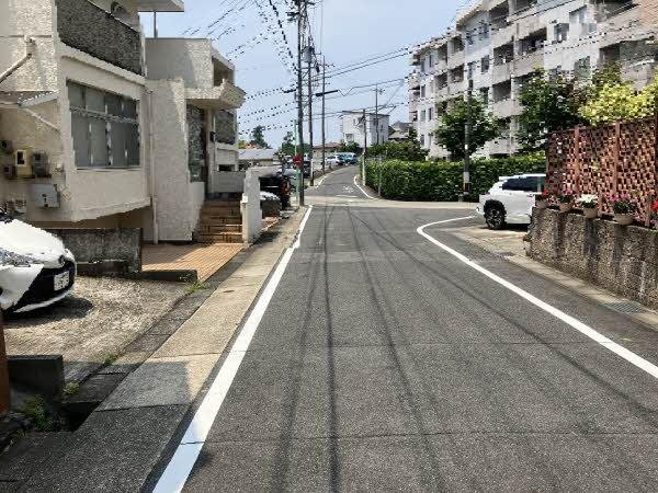 前面道路含む外観