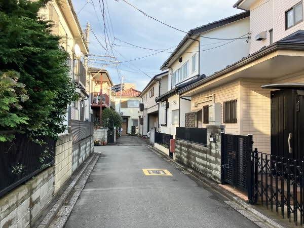 前面道路含む外観