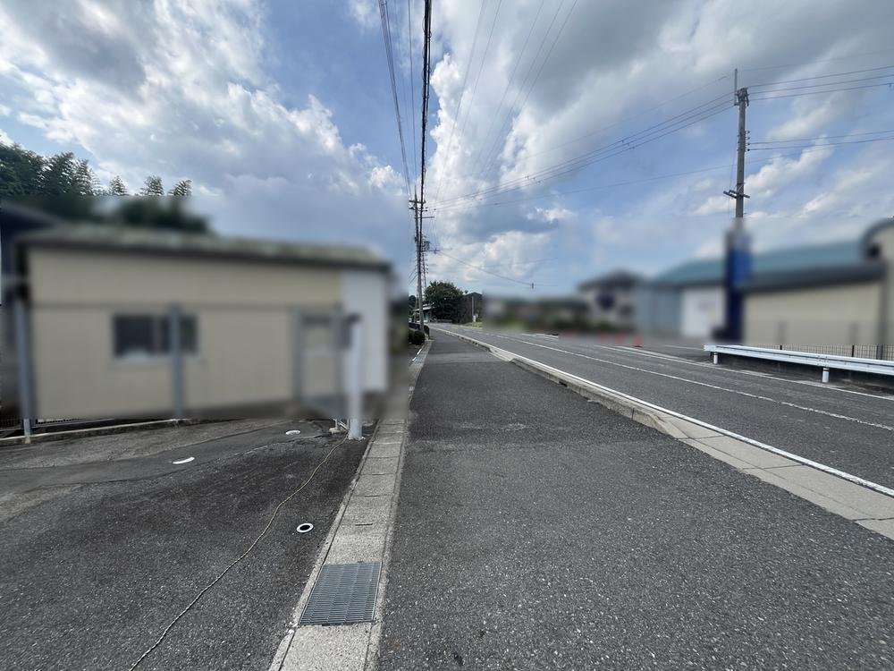 前面道路含む外観