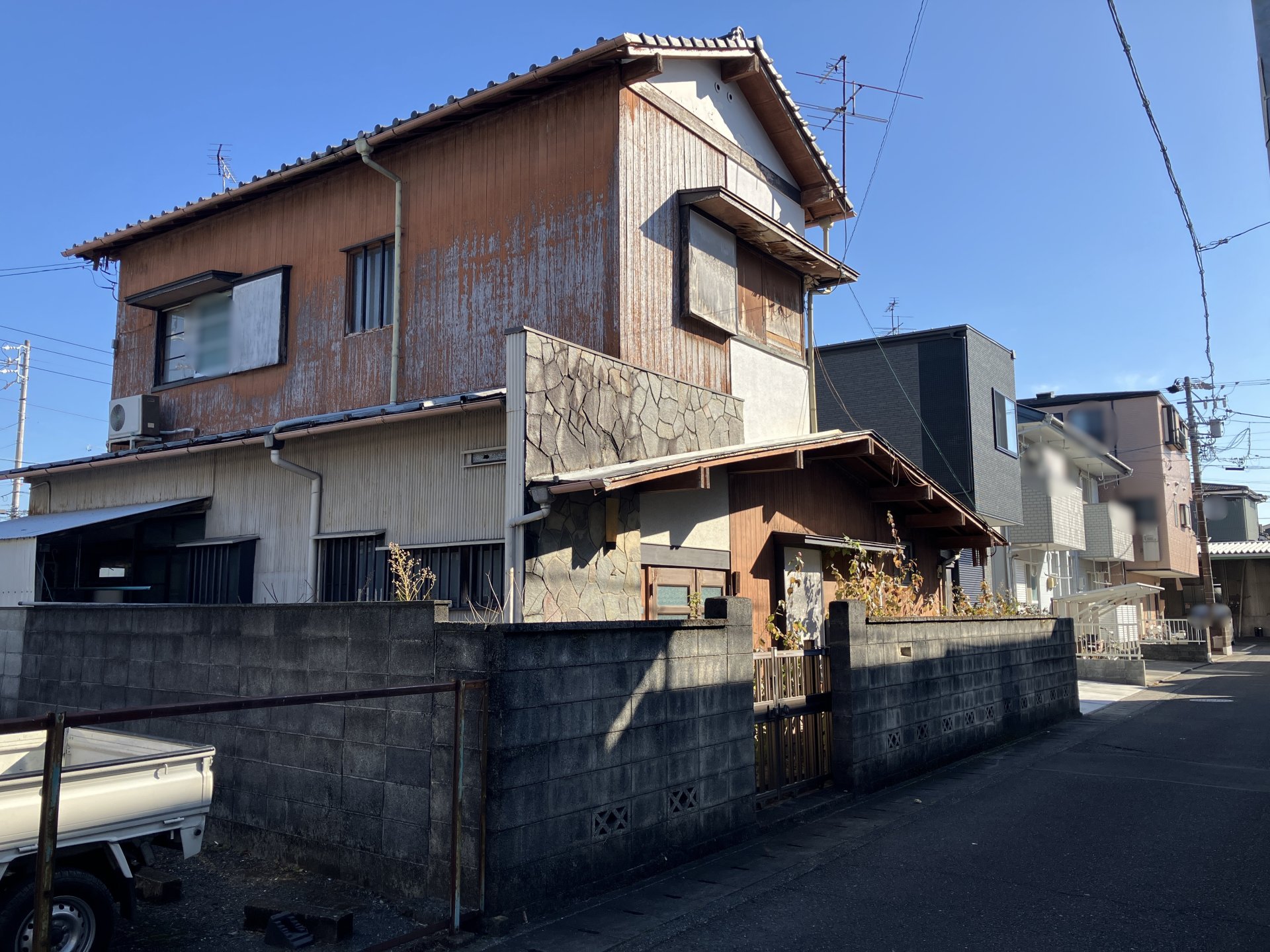 前面道路含む外観