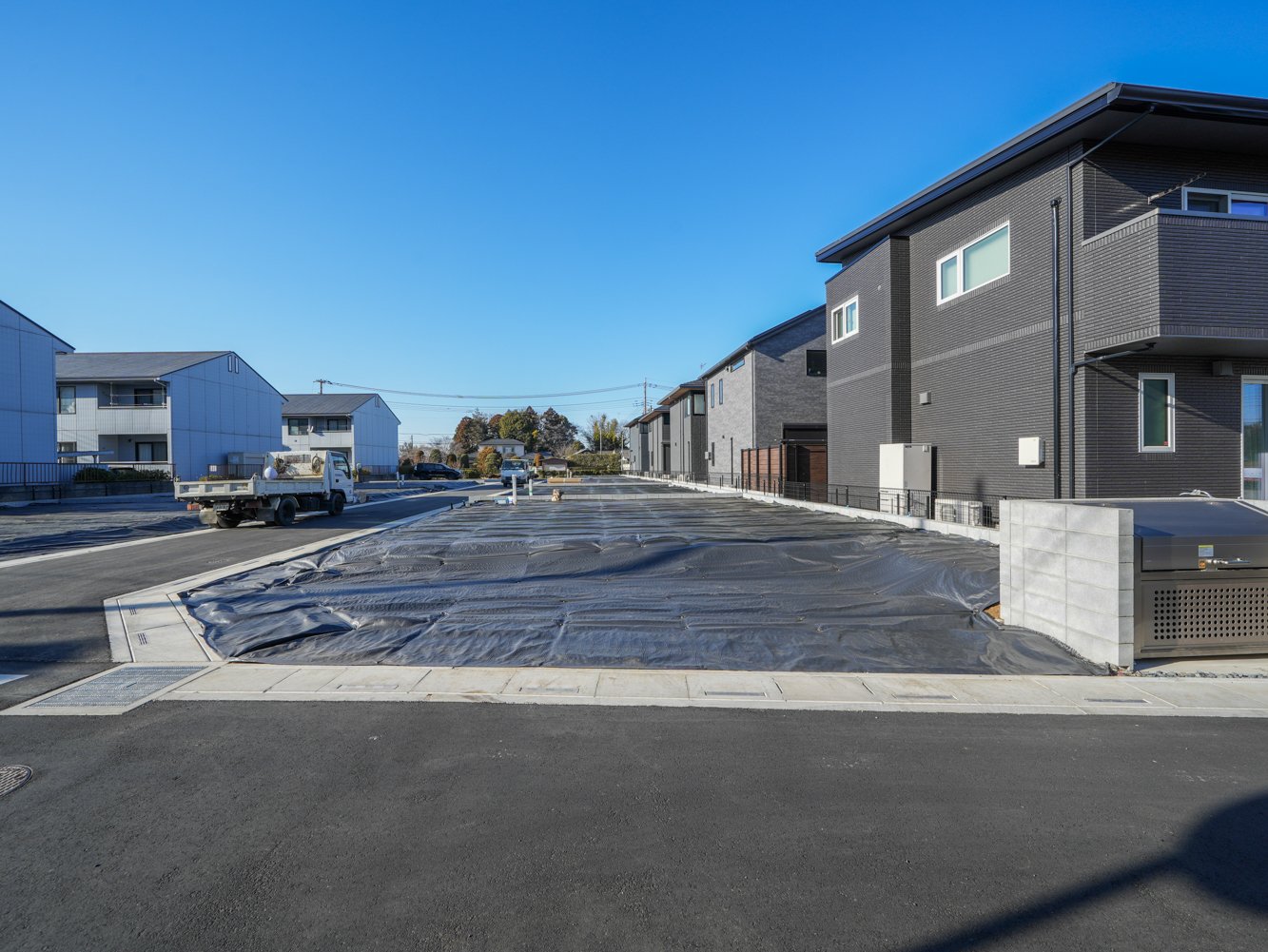 前面道路含む外観