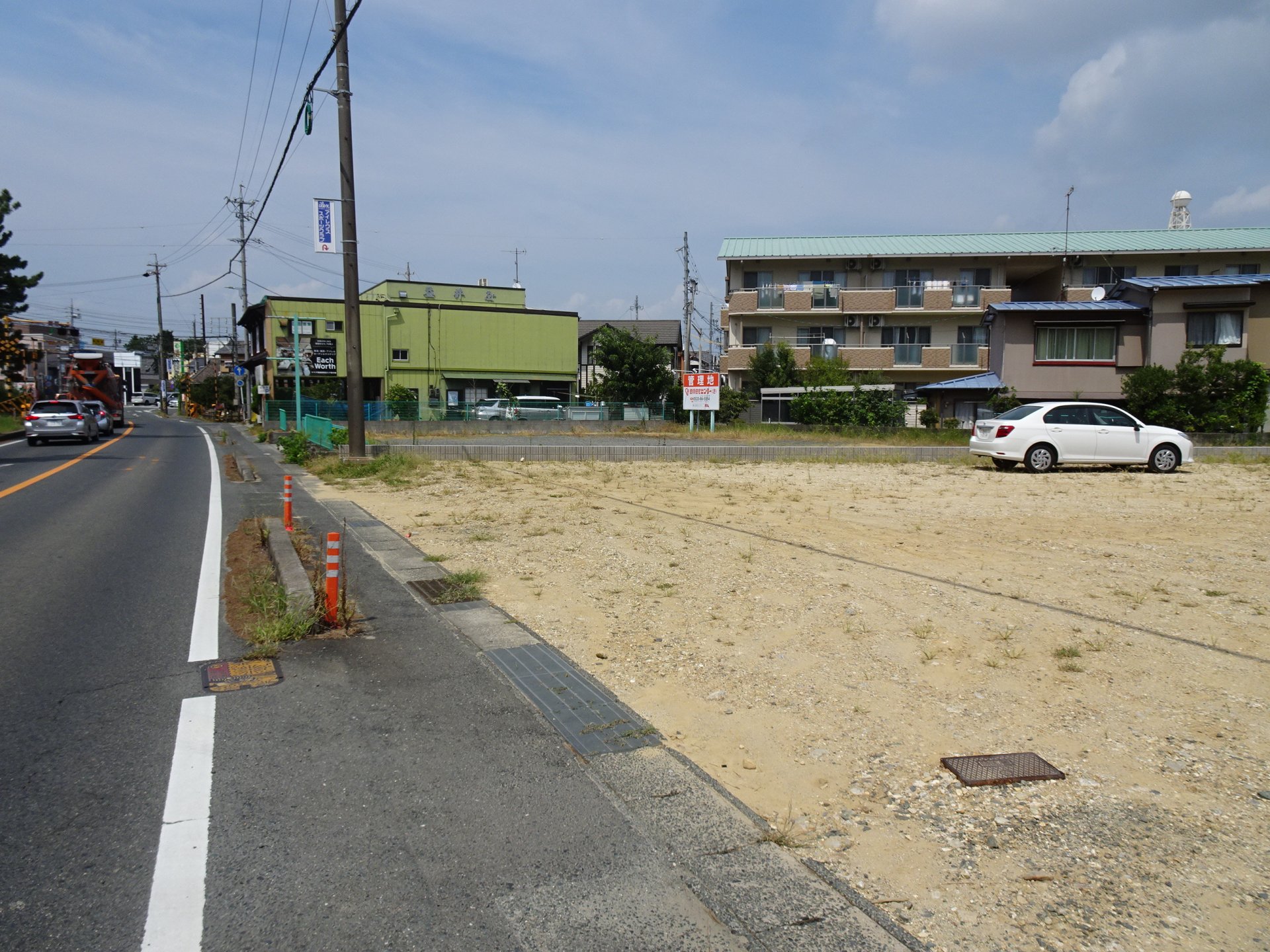 前面道路含む外観