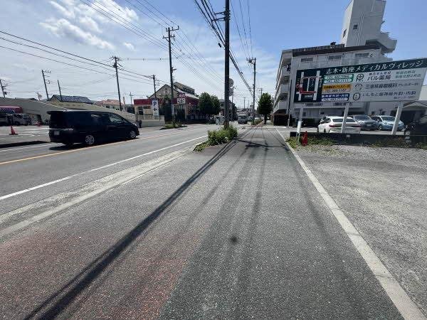 前面道路含む外観