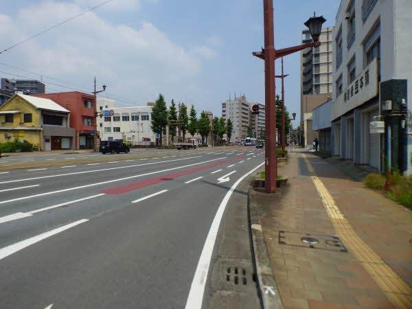 前面道路含む外観