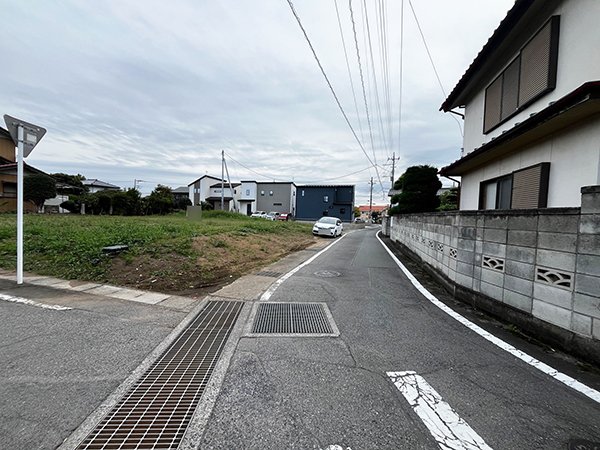 前面道路含む外観