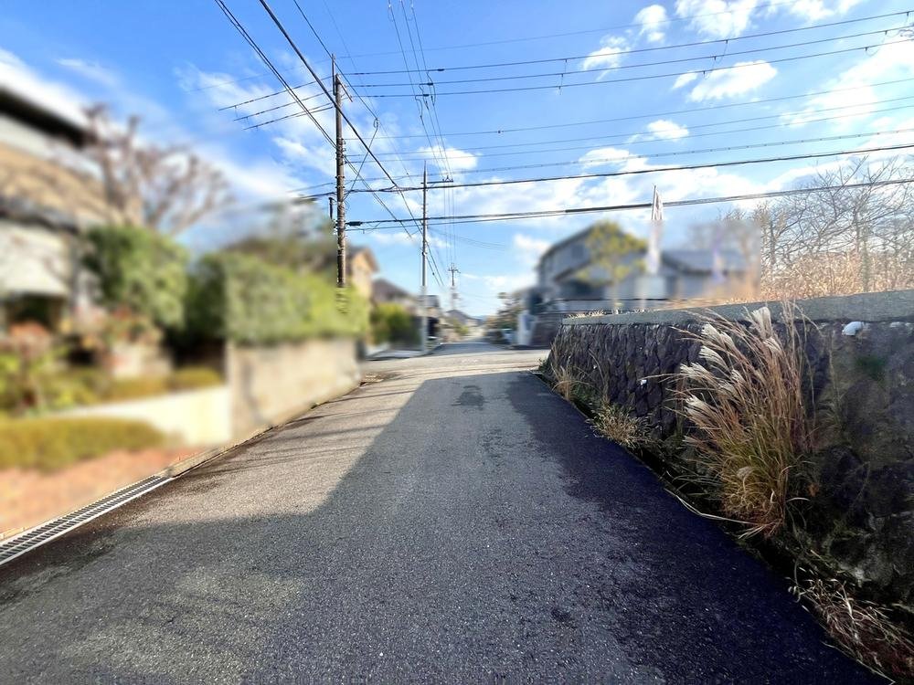 前面道路含む外観