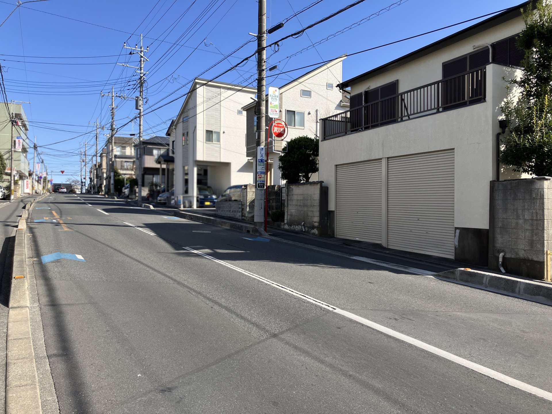 前面道路含む外観