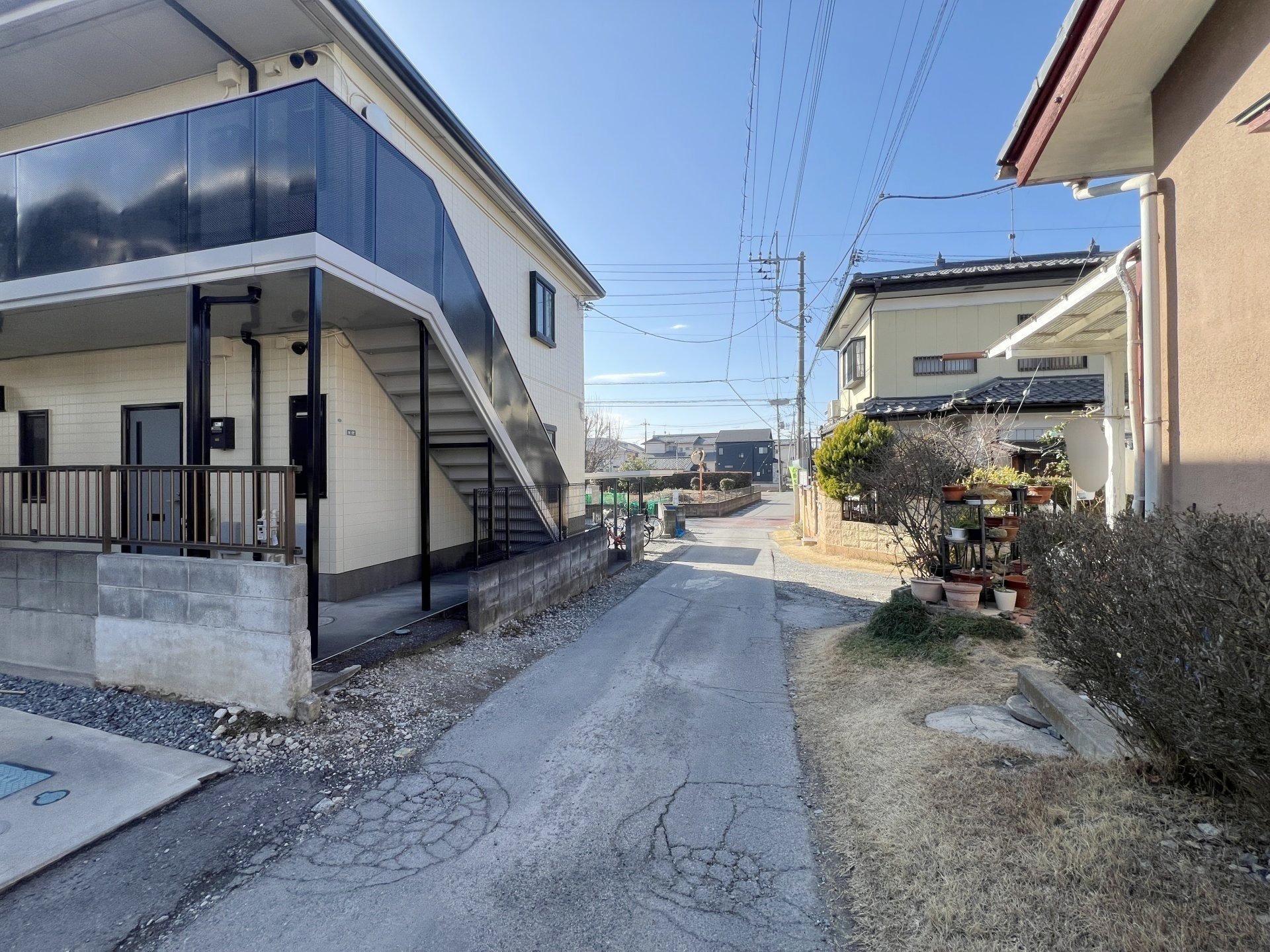 前面道路含む外観