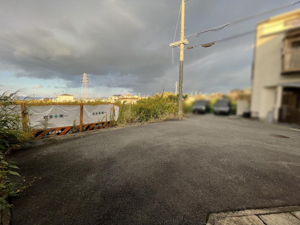 前面道路含む外観