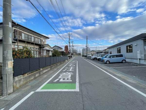 前面道路含む外観