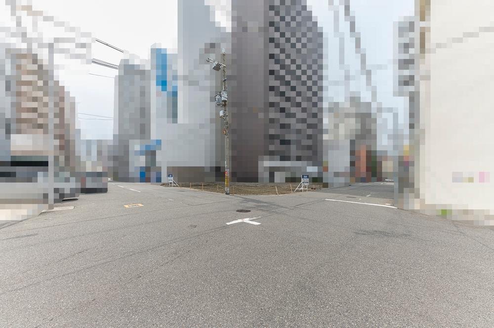 前面道路含む外観