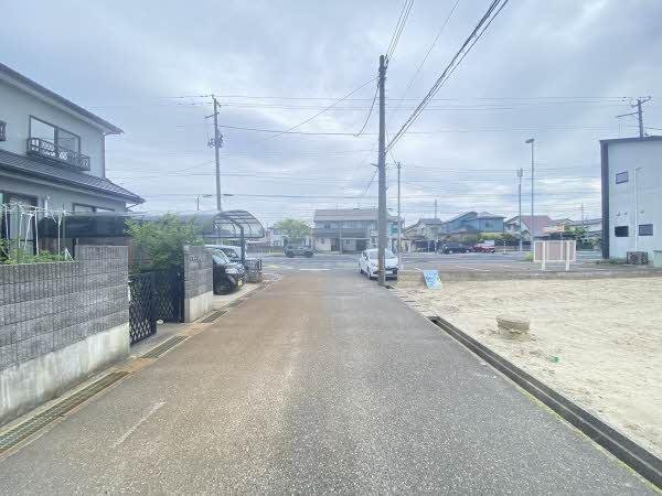 前面道路含む外観